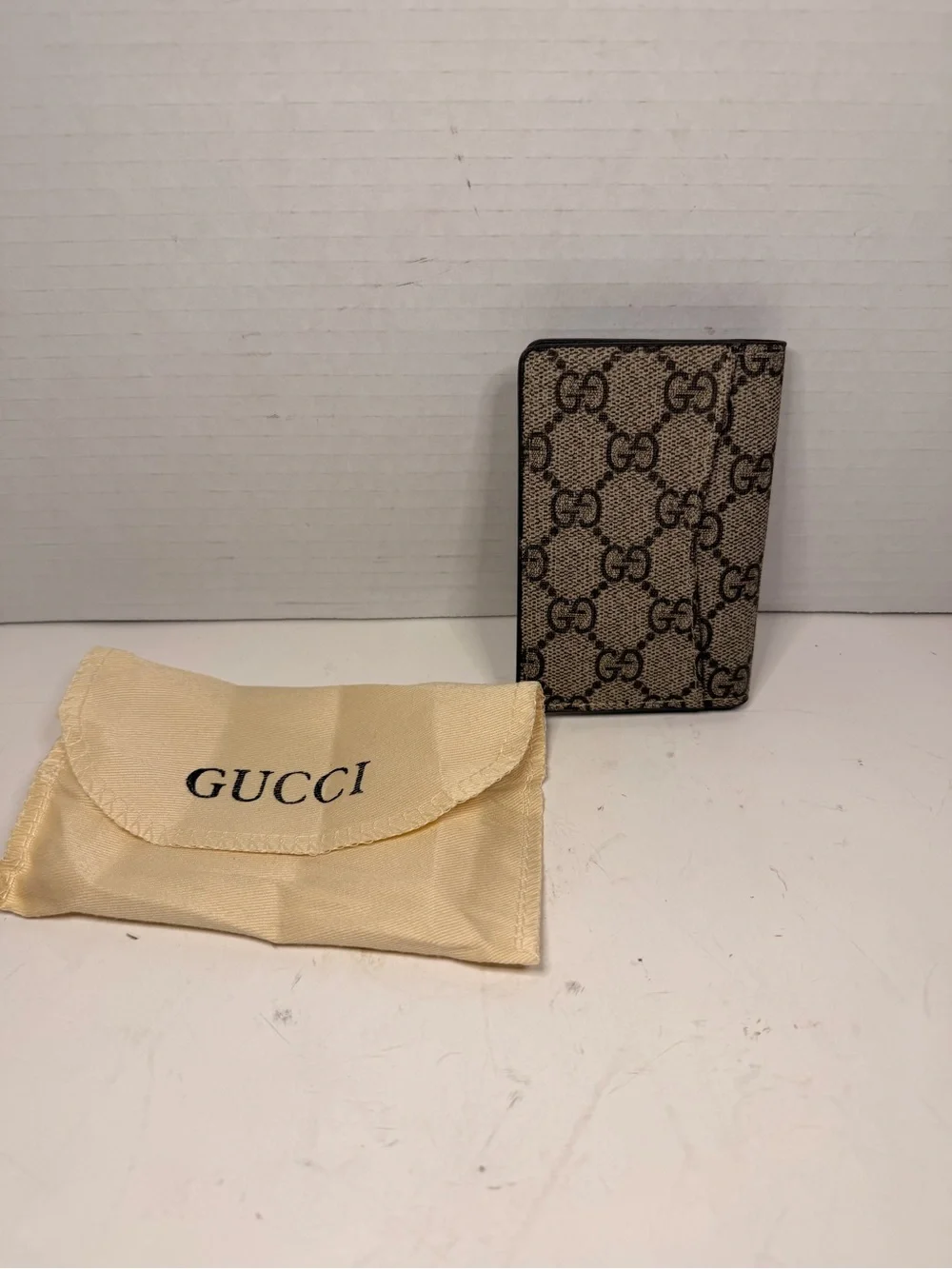 Gucci GG Supreme Monogram Card Holder Bifold Wallet
